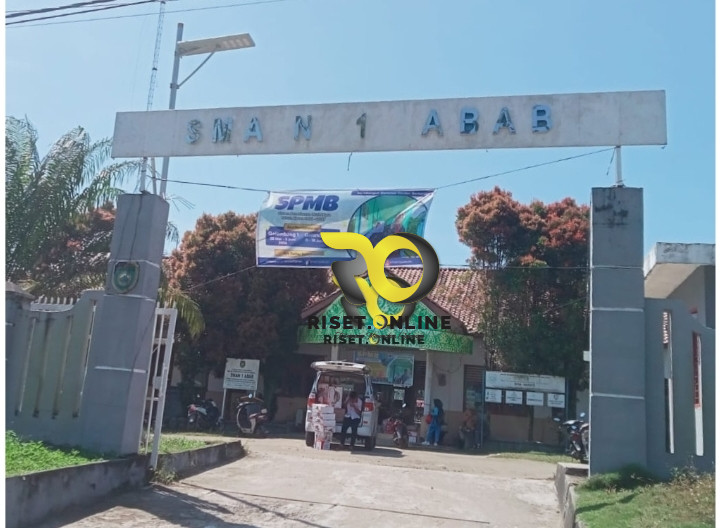 Di Duga Kepala sekolah SMA Negeri 1 Abab Pali ( Jarang masuk kantor) 